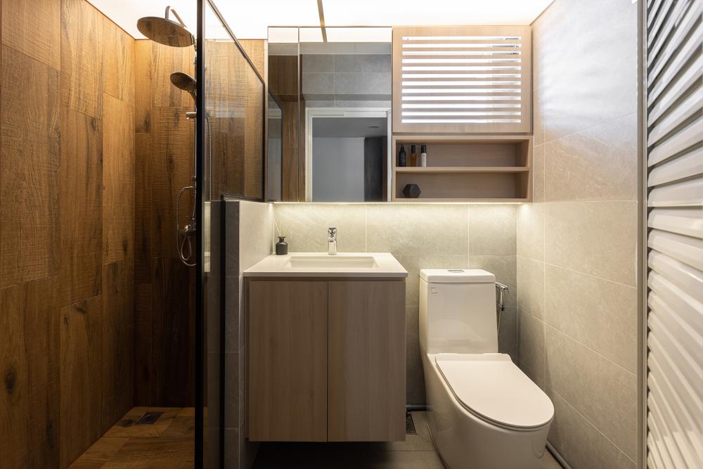 Modern Bathroom with Homogeneous Tiles and Mirror