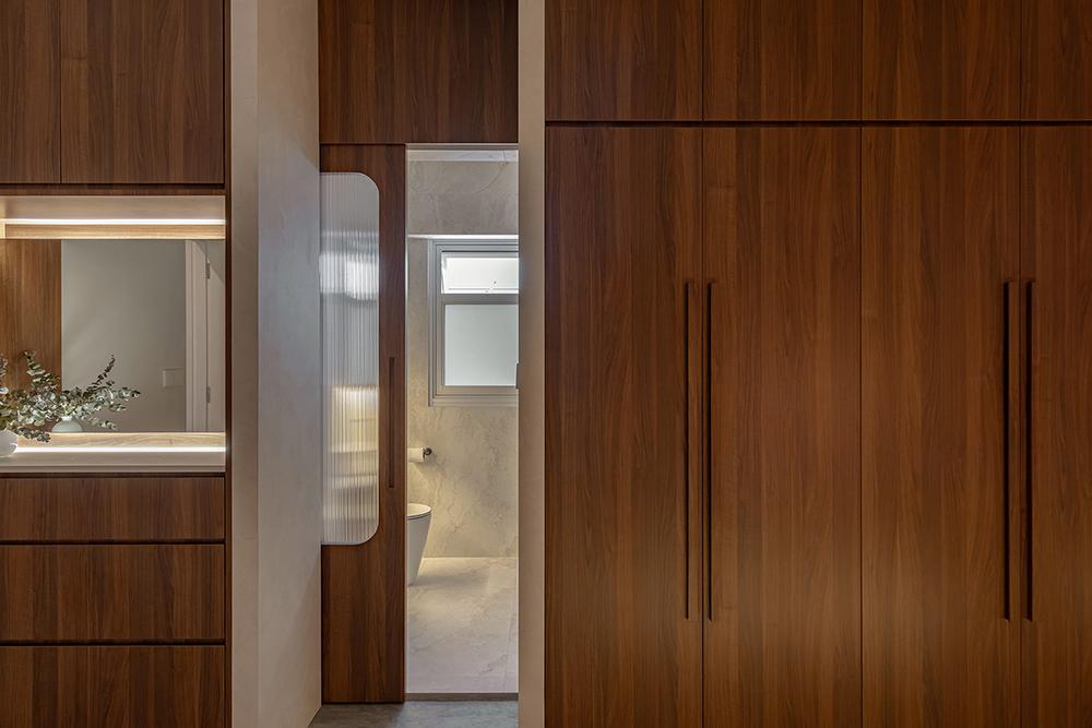 Scandinavian Walk-in Wardrobe with Mirror and Glass Door