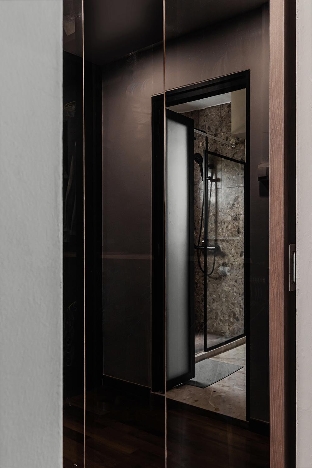 Modern Bathroom with Marble Floor and Shower Screen