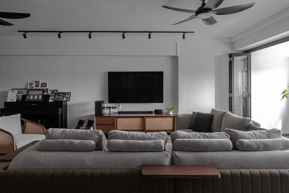 Modern Living Room with Glass Door and Sofa