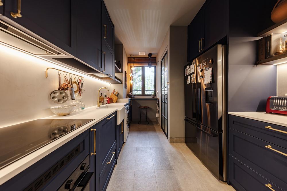 Eclectic Kitchen with Countertop and Homogeneous Tiles