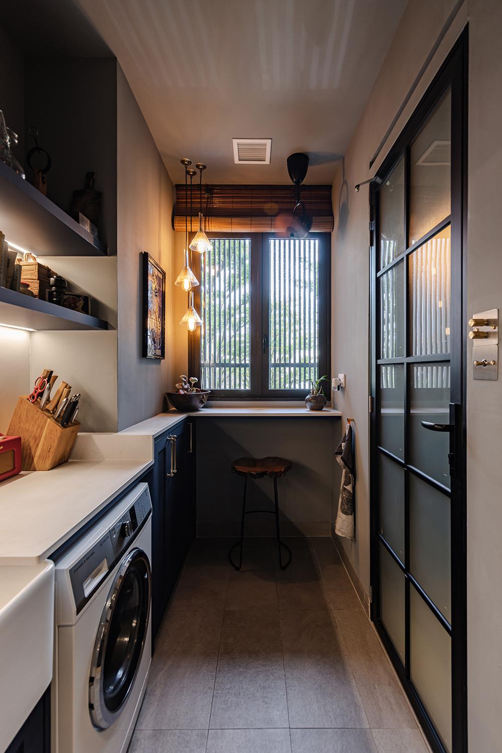 Eclectic Kitchen with Countertop and Homogeneous Tiles