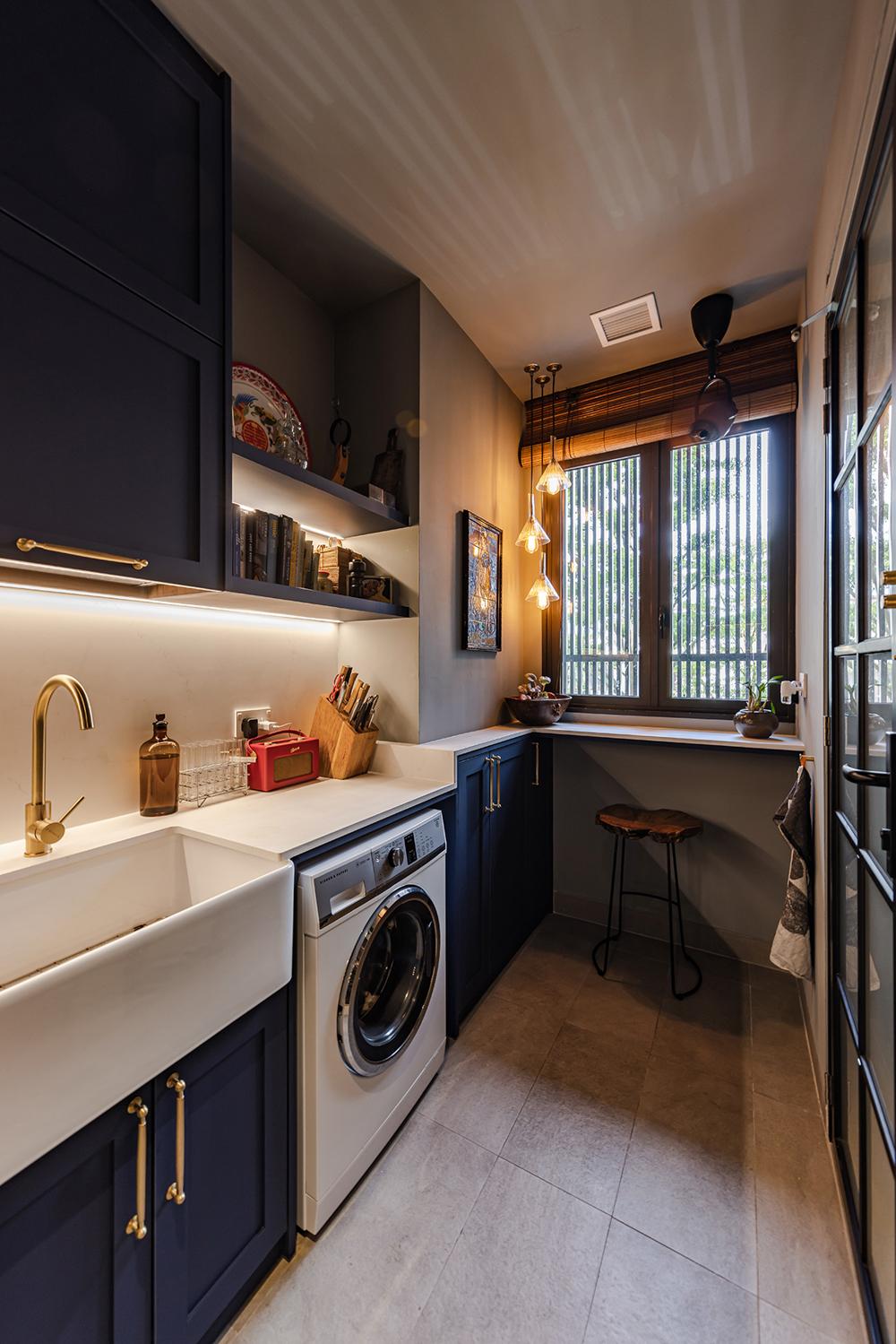 Eclectic Kitchen with Countertop and Homogeneous Tiles