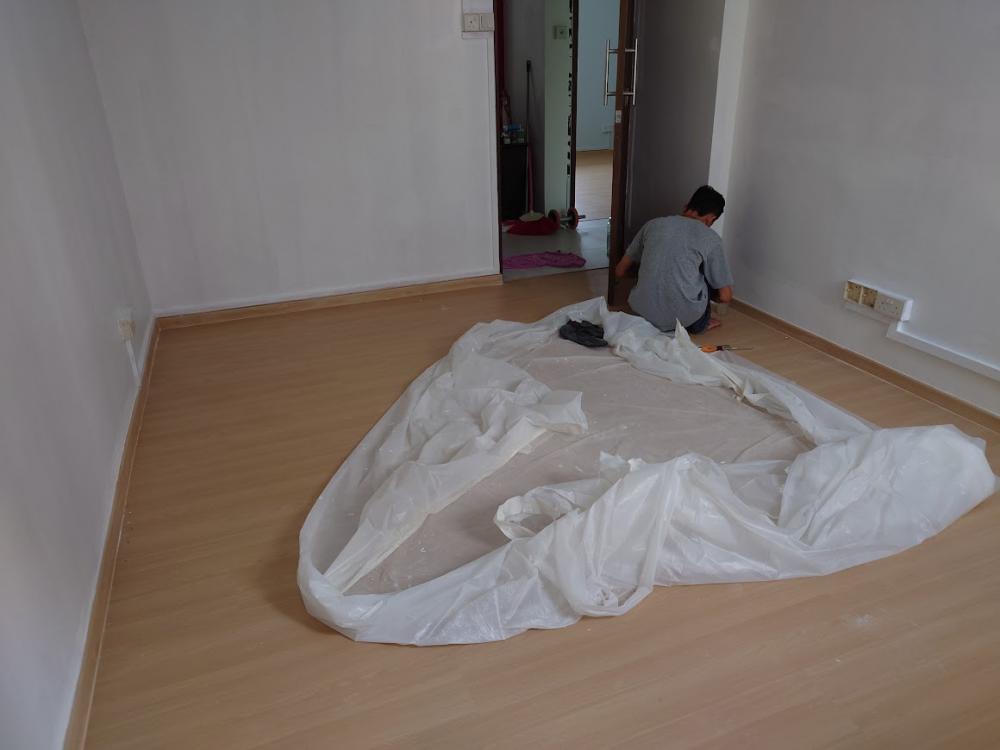 Asian Bedroom with Vinyl Flooring and Homogeneous Tiles