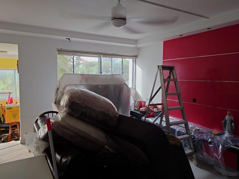 Asian Living Room with Vinyl Flooring and Homogeneous Tiles