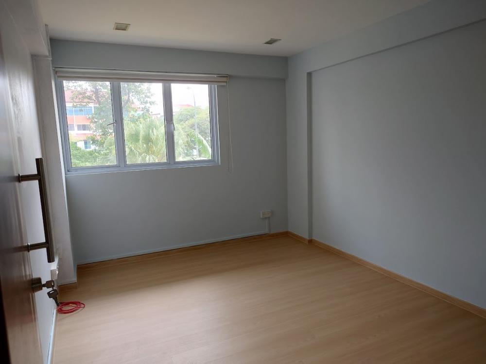 Asian Bedroom with Vinyl Flooring and Bay Window