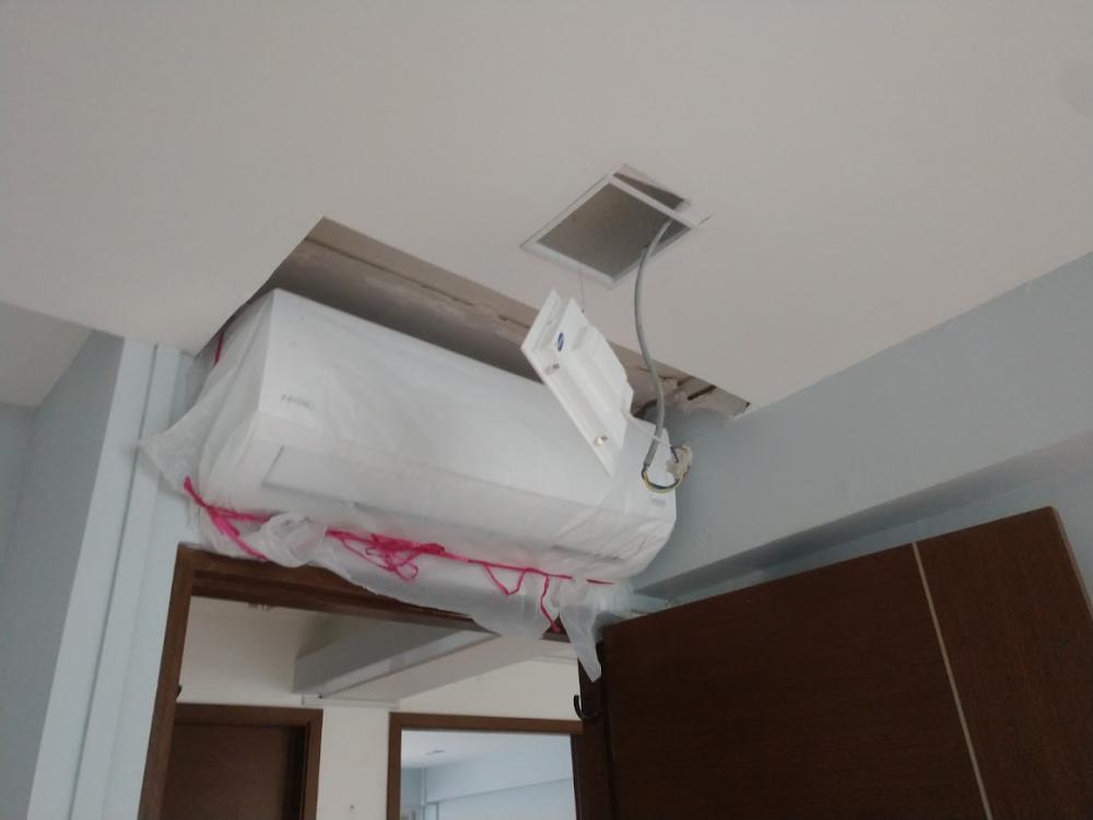 Asian Bedroom with Vinyl Flooring and Drop Light
