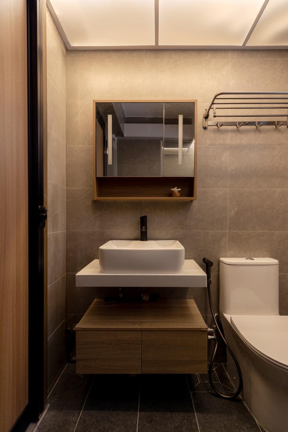 Modern Bathroom with Homogeneous Tiles and Mirror