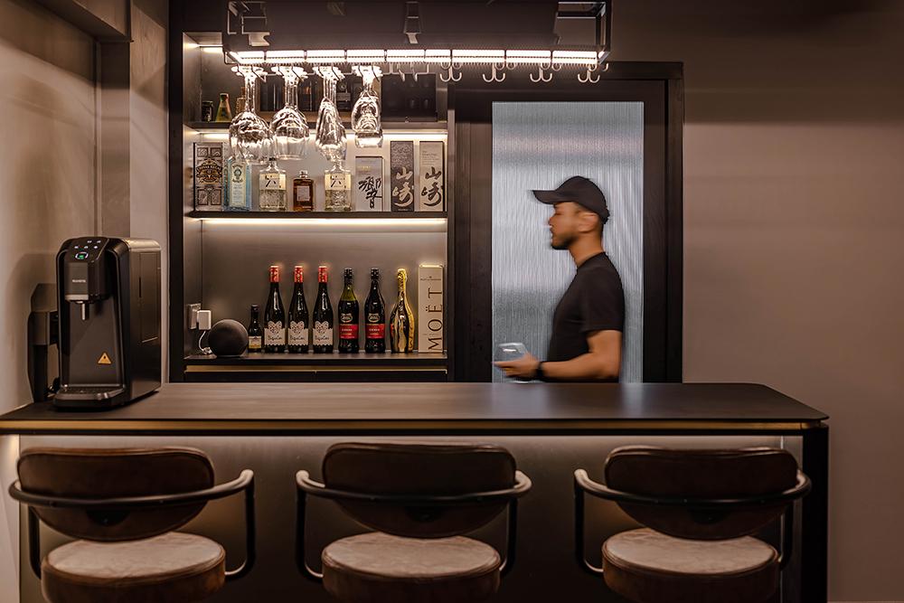 Industrial Home Bar with Countertop and Bar Counter