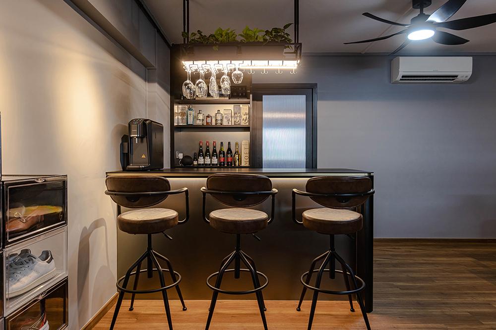 Industrial Home Bar with Countertop and Bar Counter