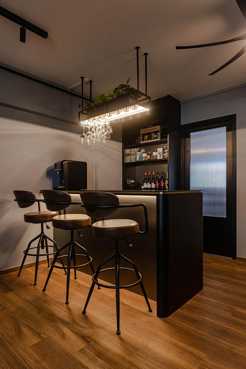 Industrial Home Bar with Countertop and Bar Counter