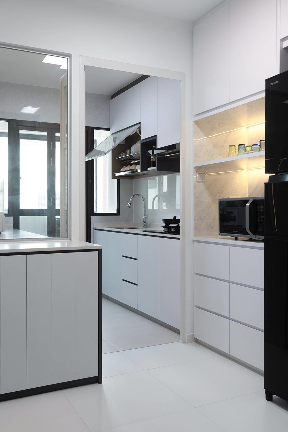Modern Kitchen with Countertop and Homogeneous Tiles