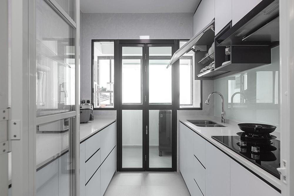 Modern Kitchen with Countertop and Homogeneous Tiles