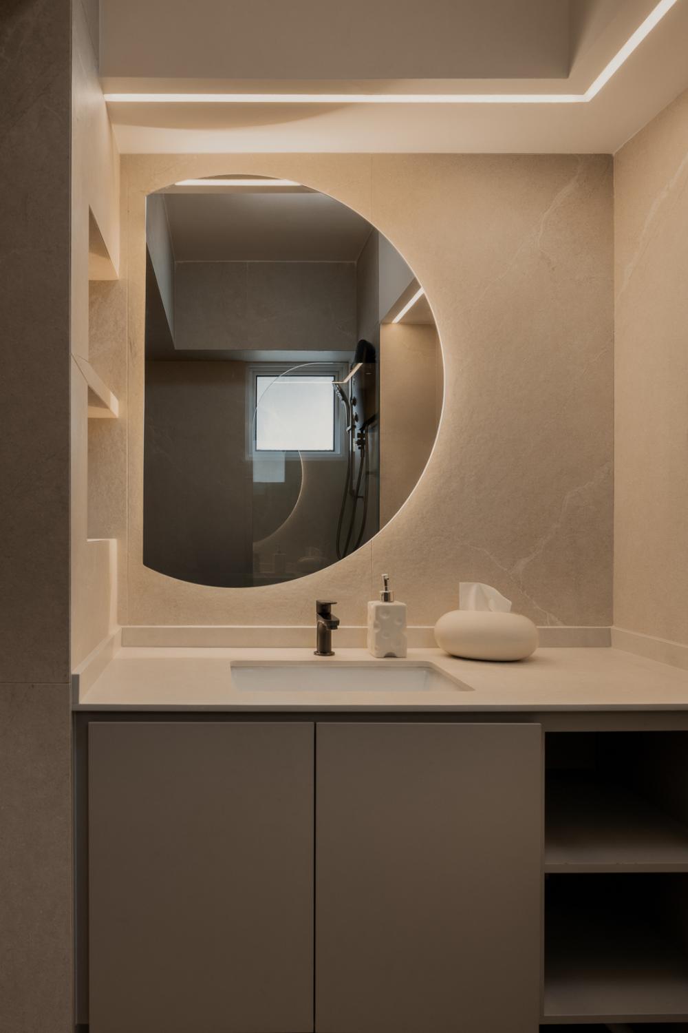 Modern Bathroom with Countertop and Mirror