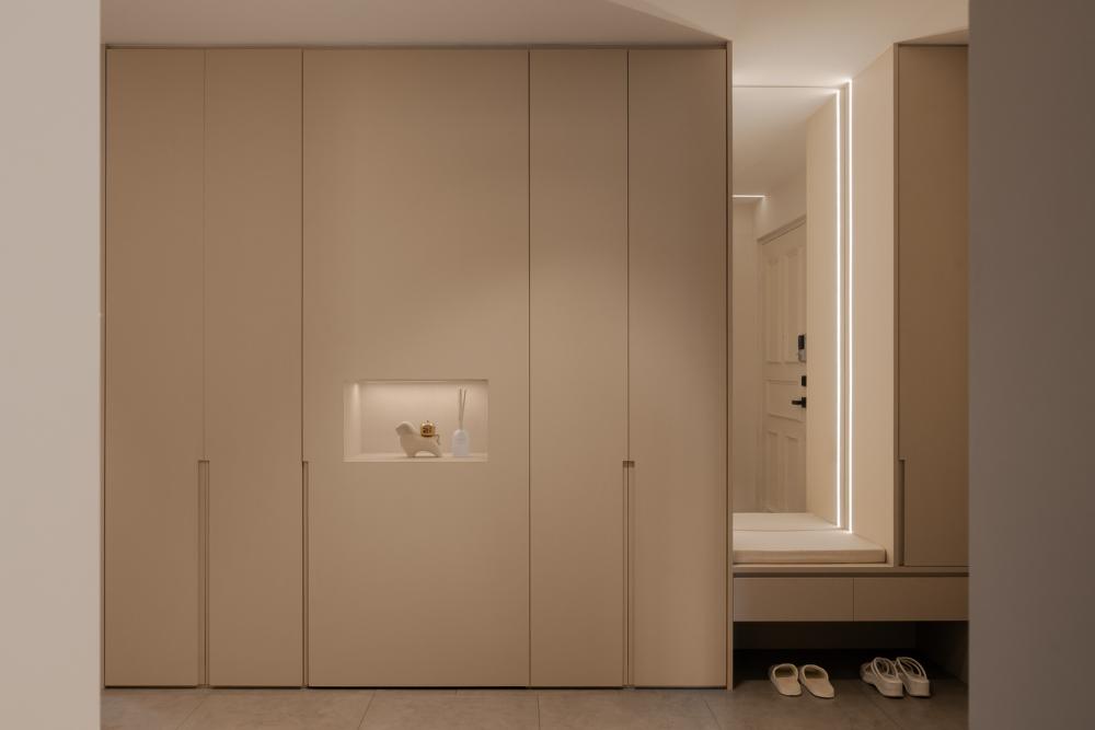 Modern Entryway with Mirror and Seating Bench
