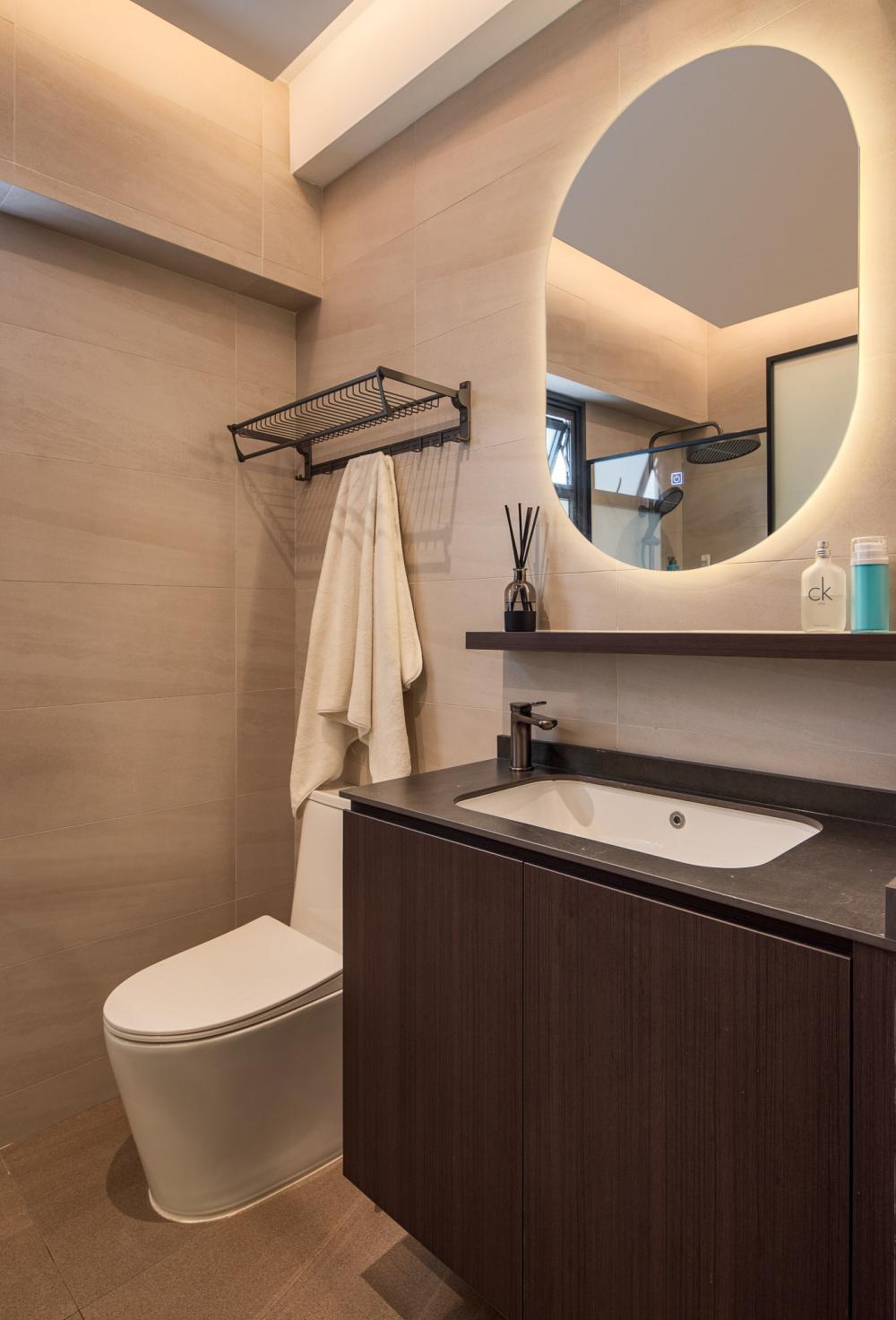 Modern Bathroom with Countertop and Homogeneous Tiles