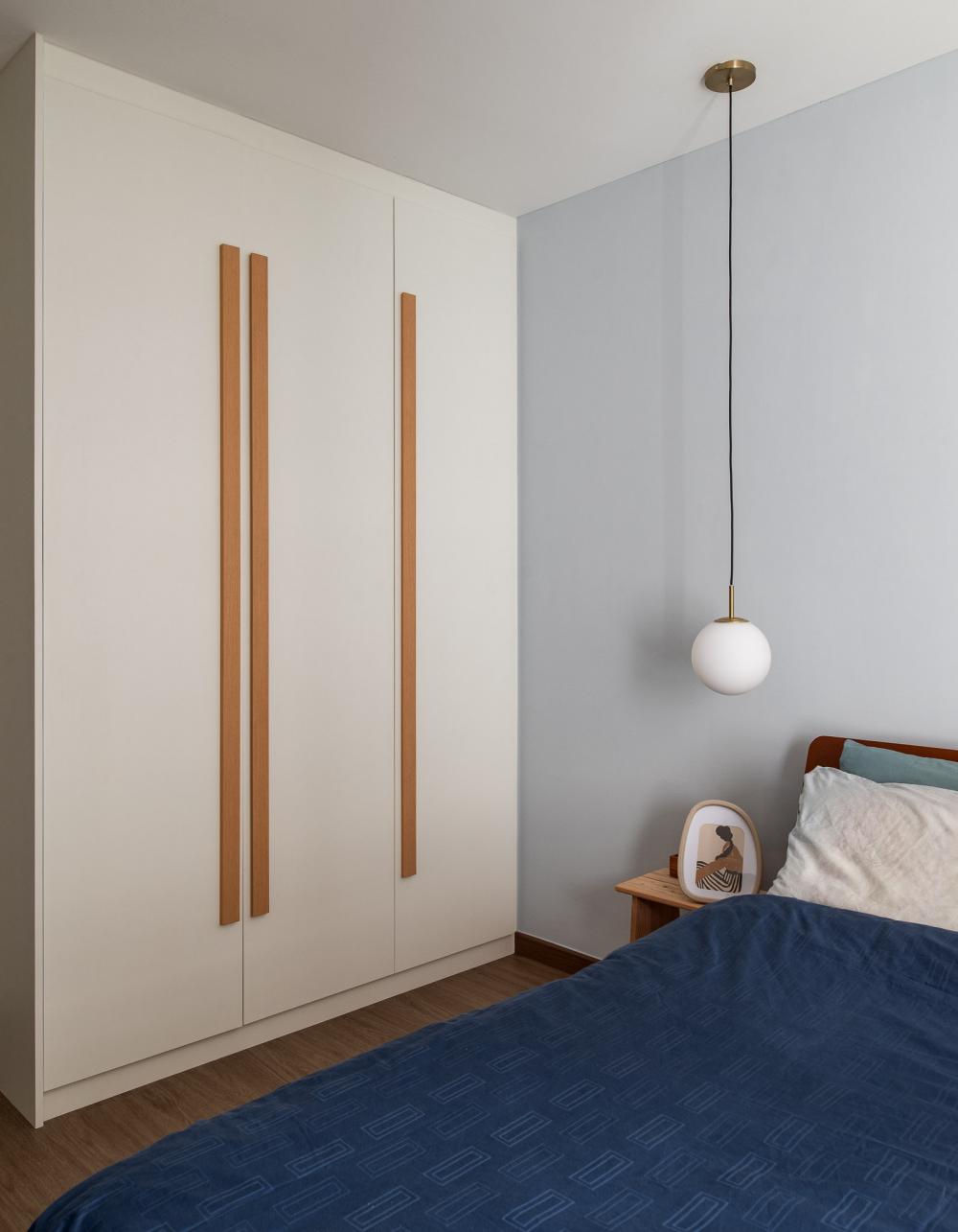 Country Bedroom with Vinyl Flooring and Drop Ceiling