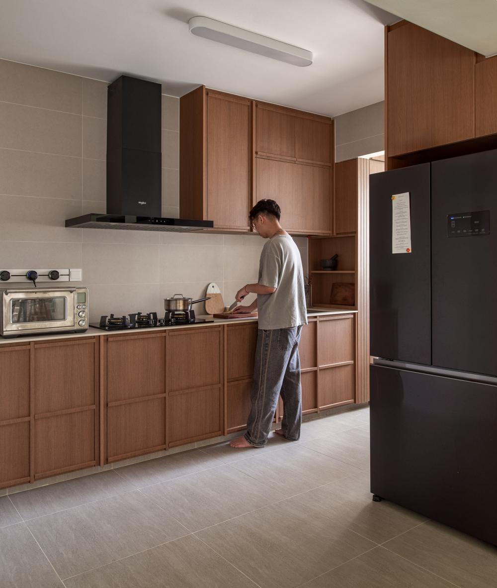 Country Kitchen with Homogeneous Tiles and Open Kitchen