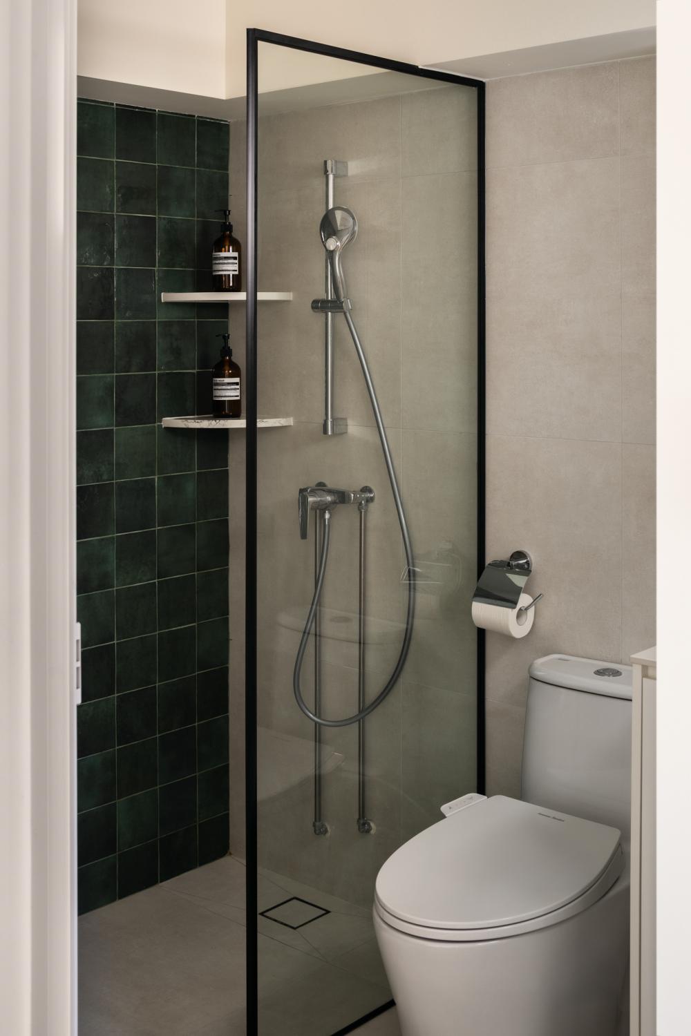 Country Bathroom with Homogeneous Tiles and Shower Screen