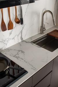 Contemporary Kitchen at 651C ANG MO KIO AVE 9