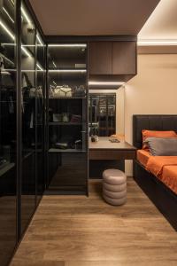 Contemporary Bedroom at 651C ANG MO KIO AVE 9