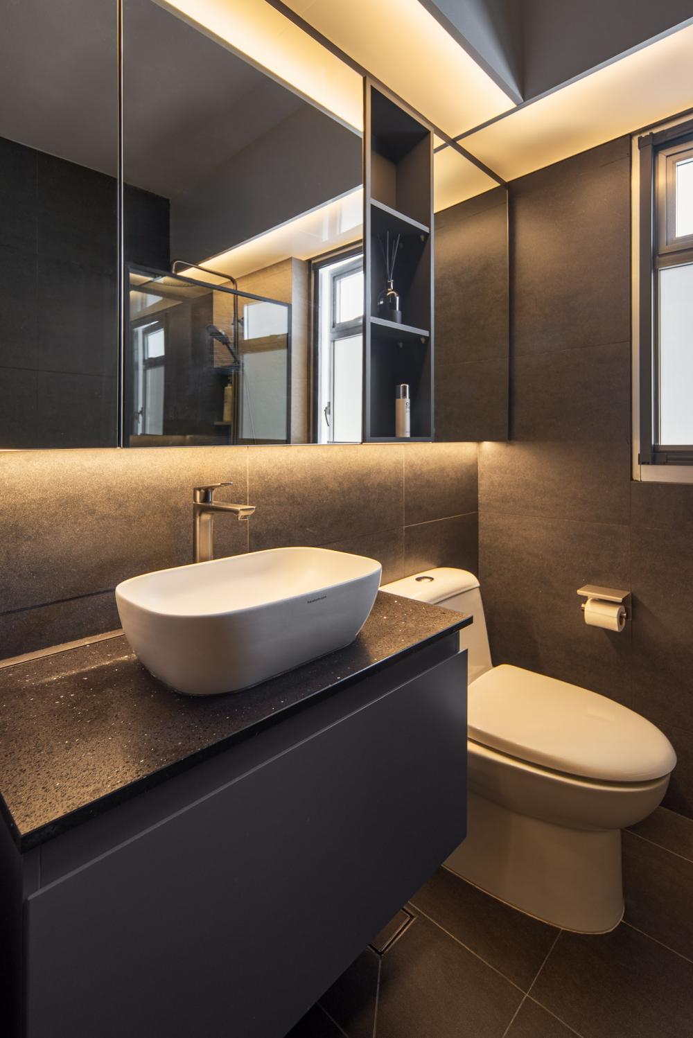 Contemporary Bathroom with Homogeneous Tiles and Mirror