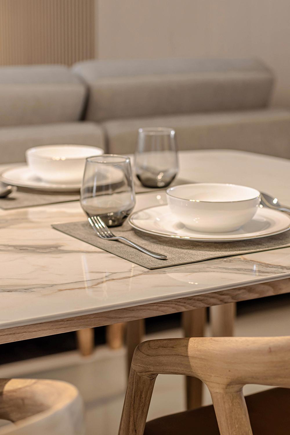 Scandinavian Dining Room with Dining Table and Dining Chairs
