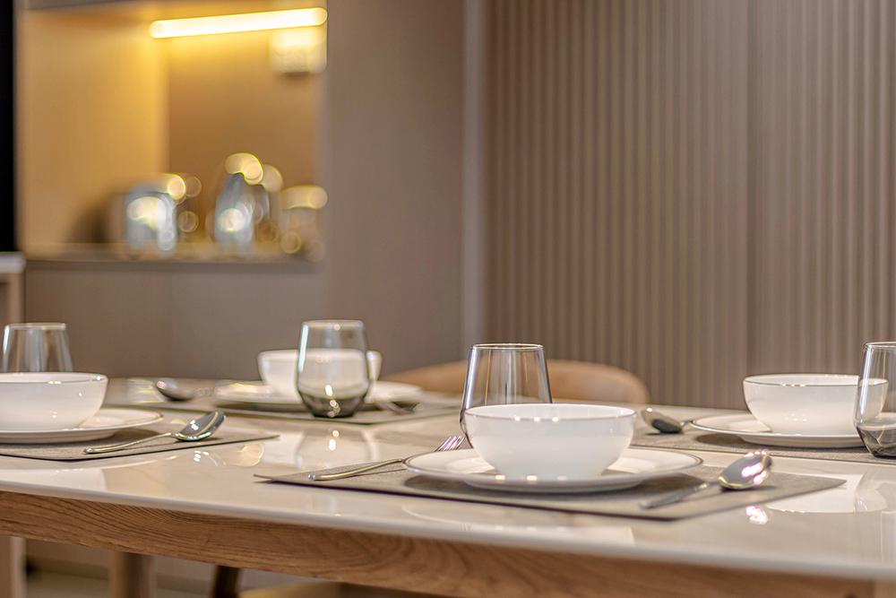 Scandinavian Dining Room with Dining Table and Dining Chairs