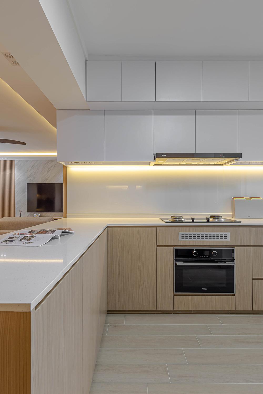 Scandinavian Kitchen with Open Kitchen and Kitchen Cabinets