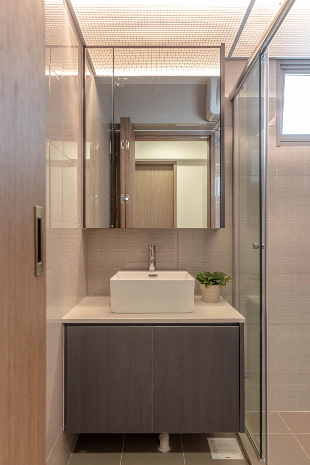 Transitional Bathroom with Homogeneous Tiles and Mirror