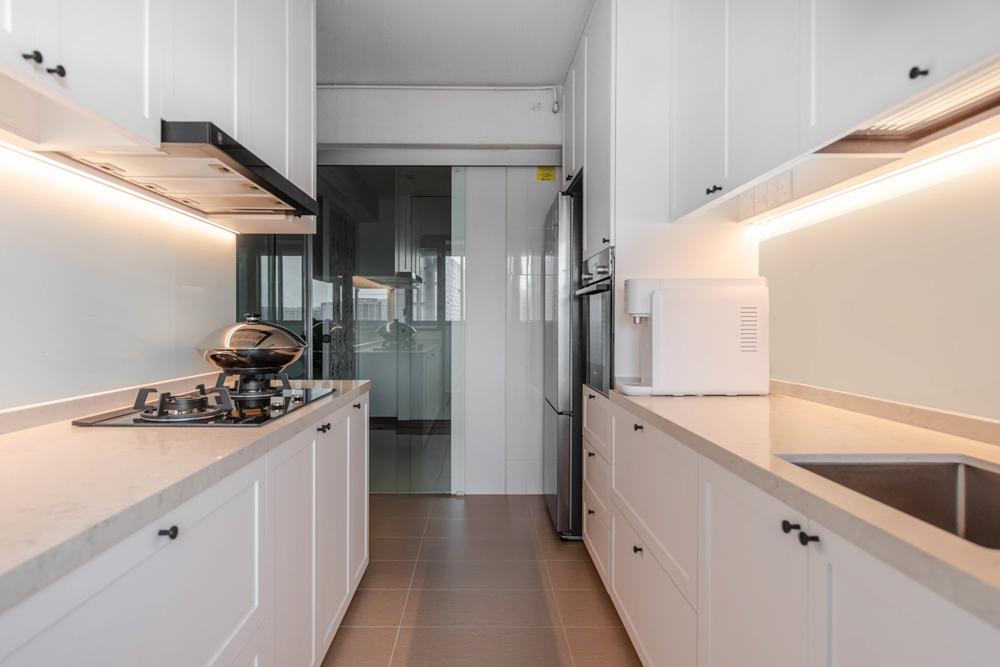 Transitional Kitchen with Countertop and Homogeneous Tiles