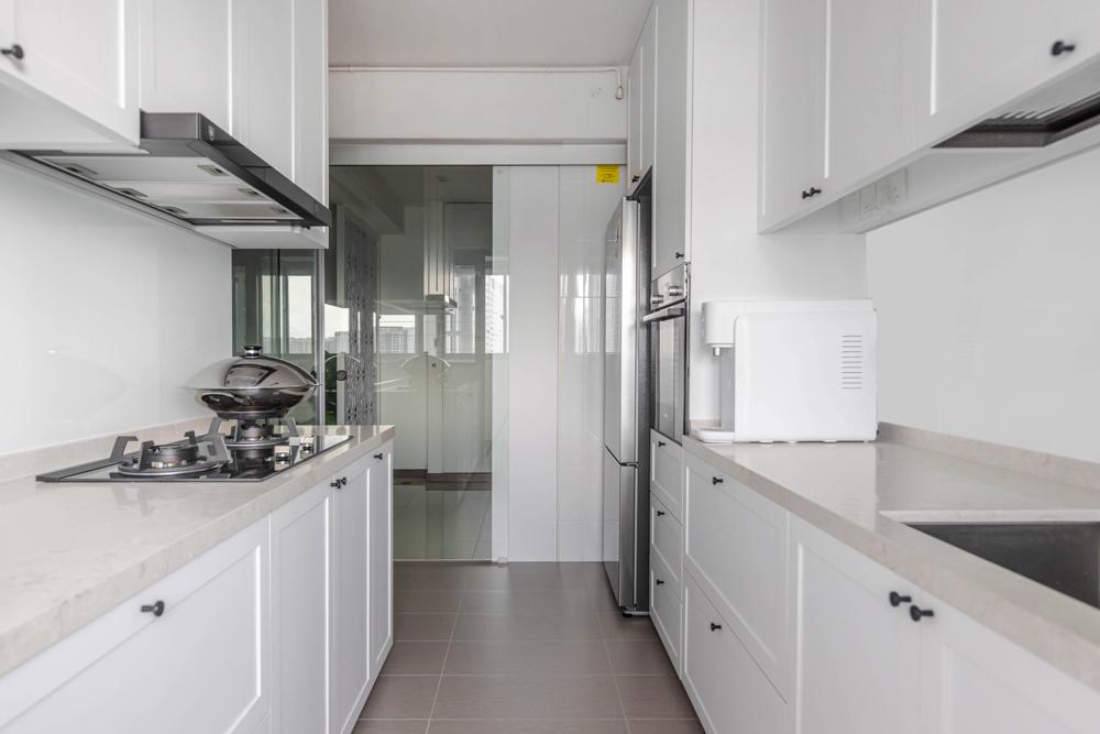 Transitional Kitchen with Countertop and Homogeneous Tiles