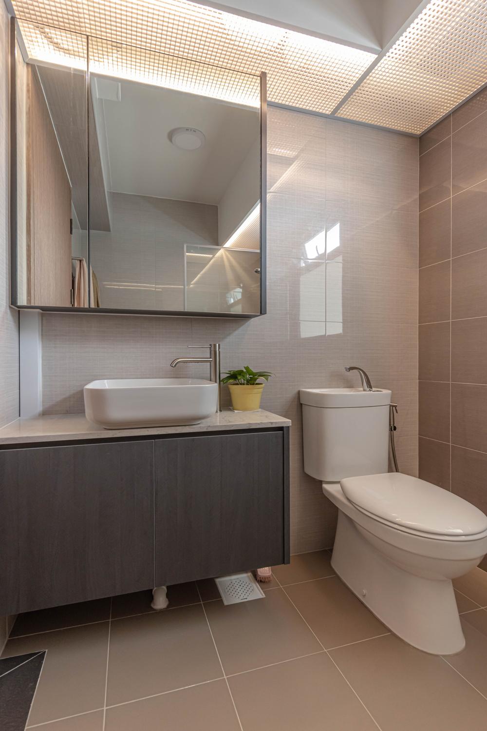 Transitional Bathroom with Homogeneous Tiles and Mirror