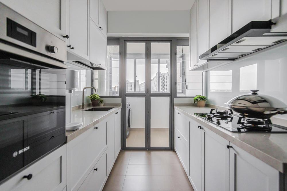 Transitional Kitchen with Countertop and Homogeneous Tiles