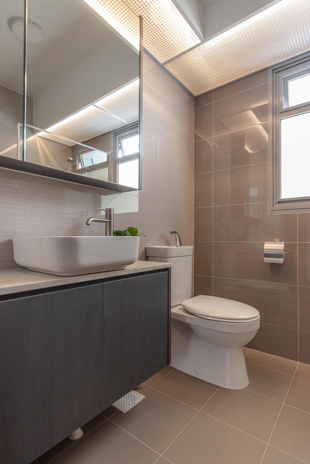 Transitional Bathroom with Homogeneous Tiles and Vanity Counter