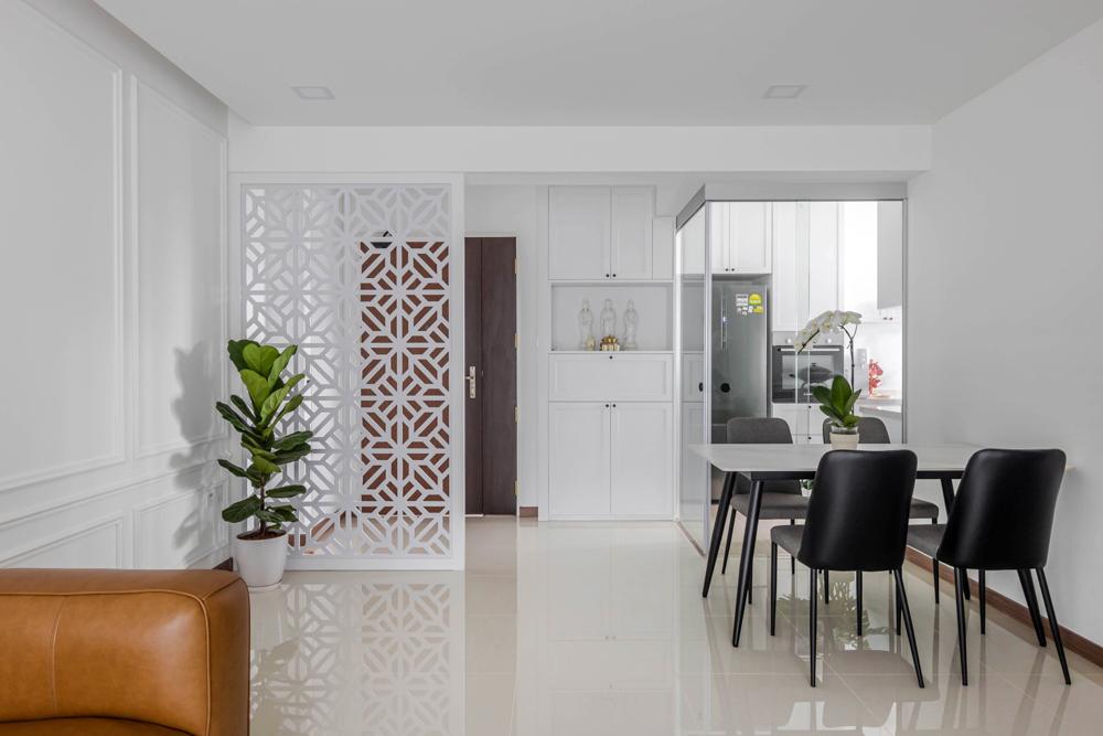 Transitional Foyer with Homogeneous Tiles and Feature Wall