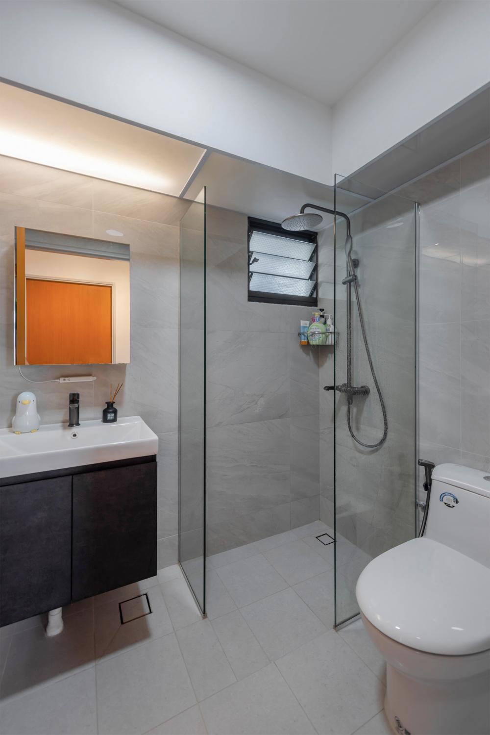 Modern Bathroom with Homogeneous Tiles and Mirror