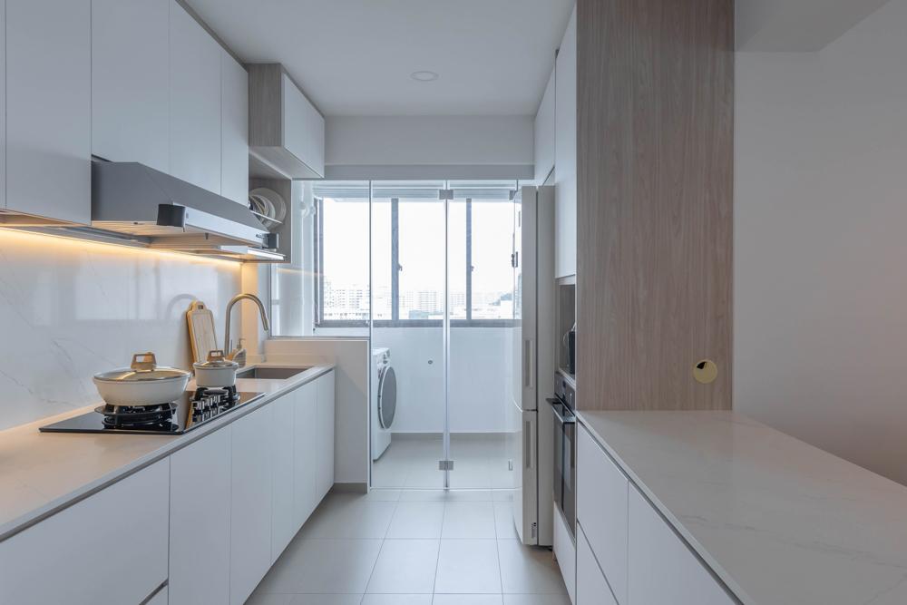 Modern Kitchen with Countertop and Homogeneous Tiles