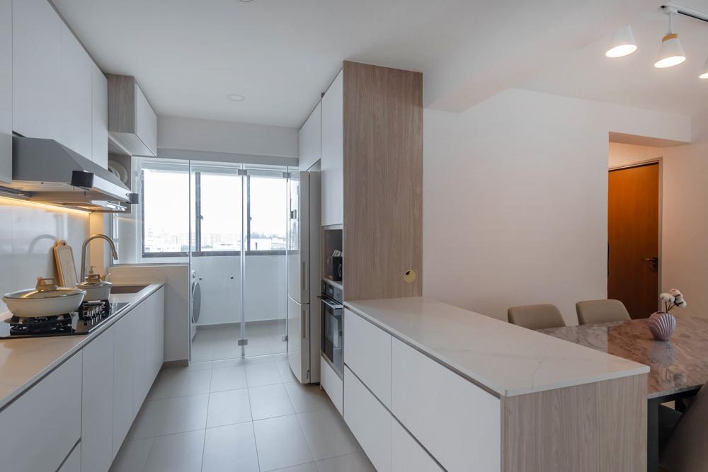 Modern Kitchen with Countertop and Homogeneous Tiles