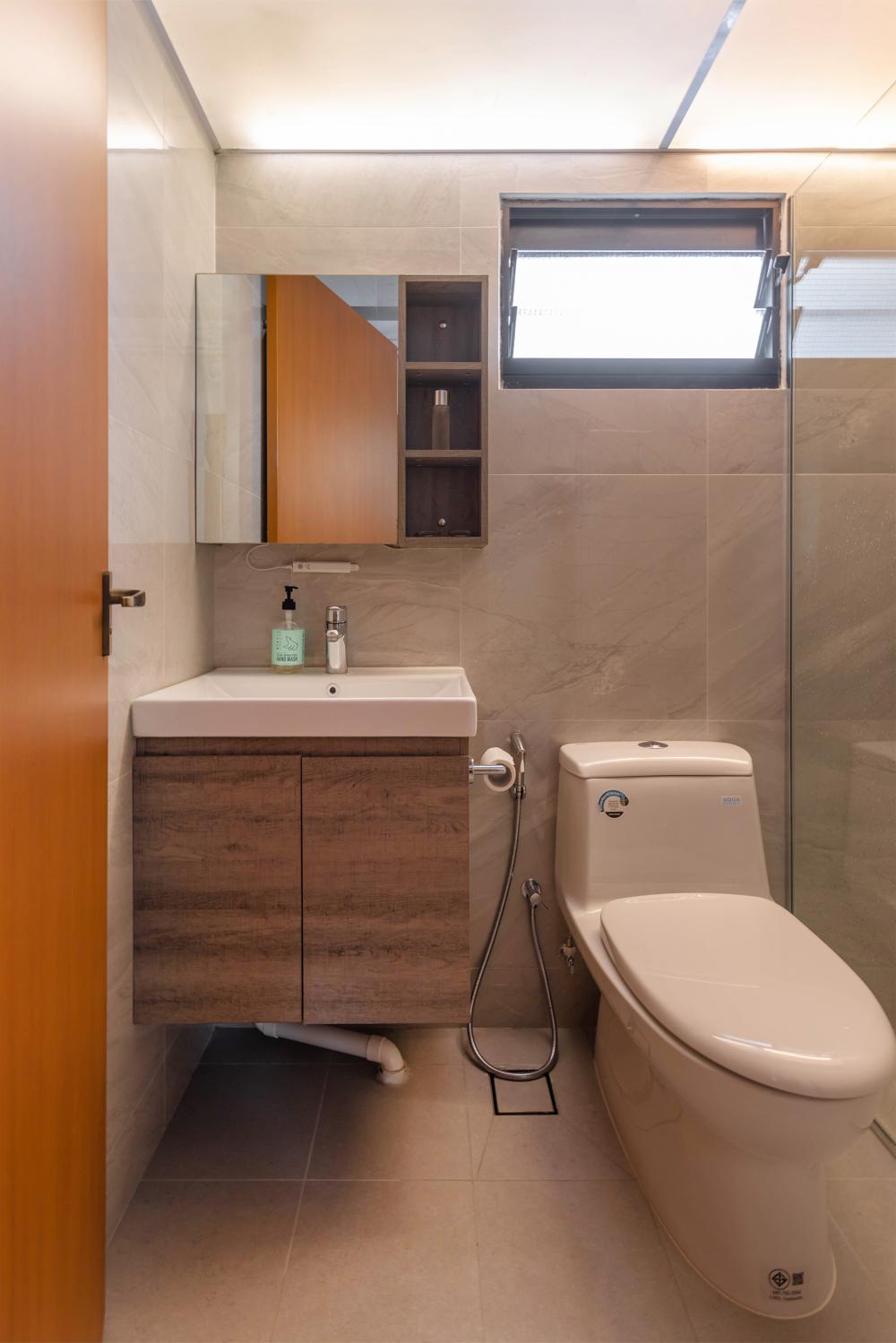 Modern Bathroom with Homogeneous Tiles and Mirror