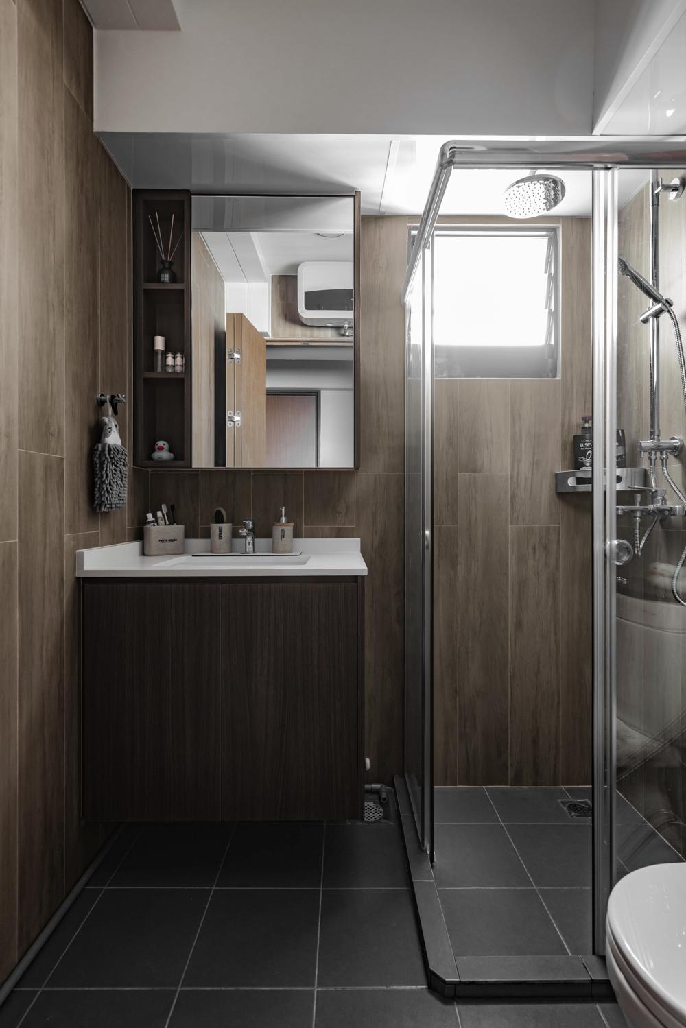 Industrial Bathroom with Homogeneous Tiles and Mirror
