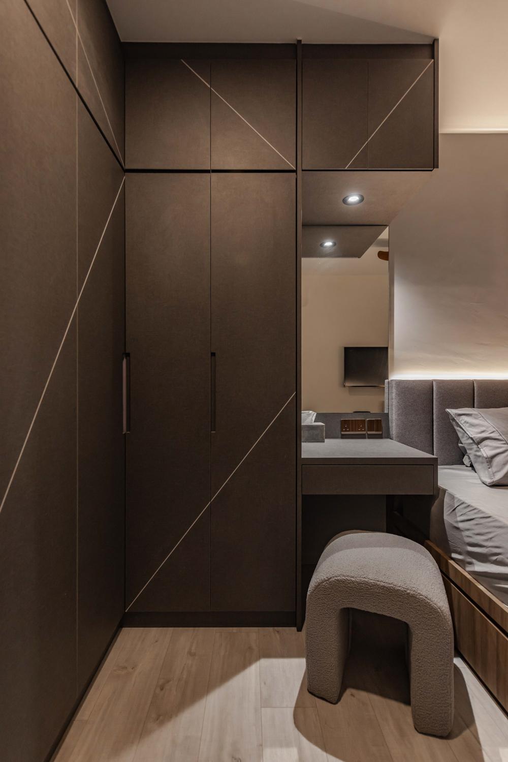 Industrial Walk-in Wardrobe with Vinyl Flooring and Mirror