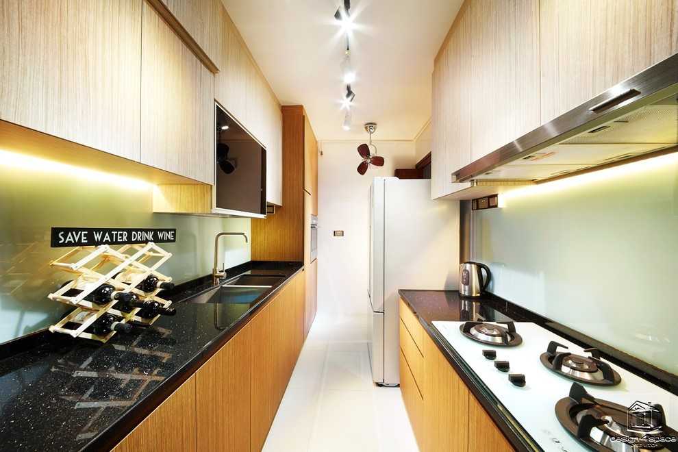 Modern Kitchen with Wood Flooring and Kitchen Island