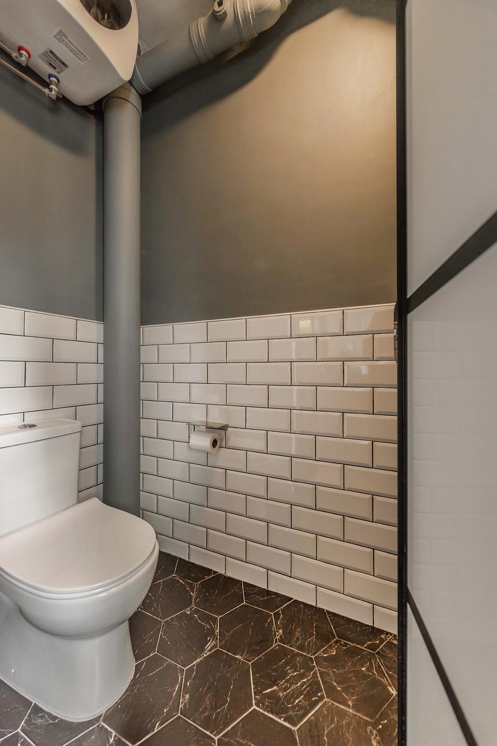 Transitional Bathroom with Homogeneous Tiles and Paintings