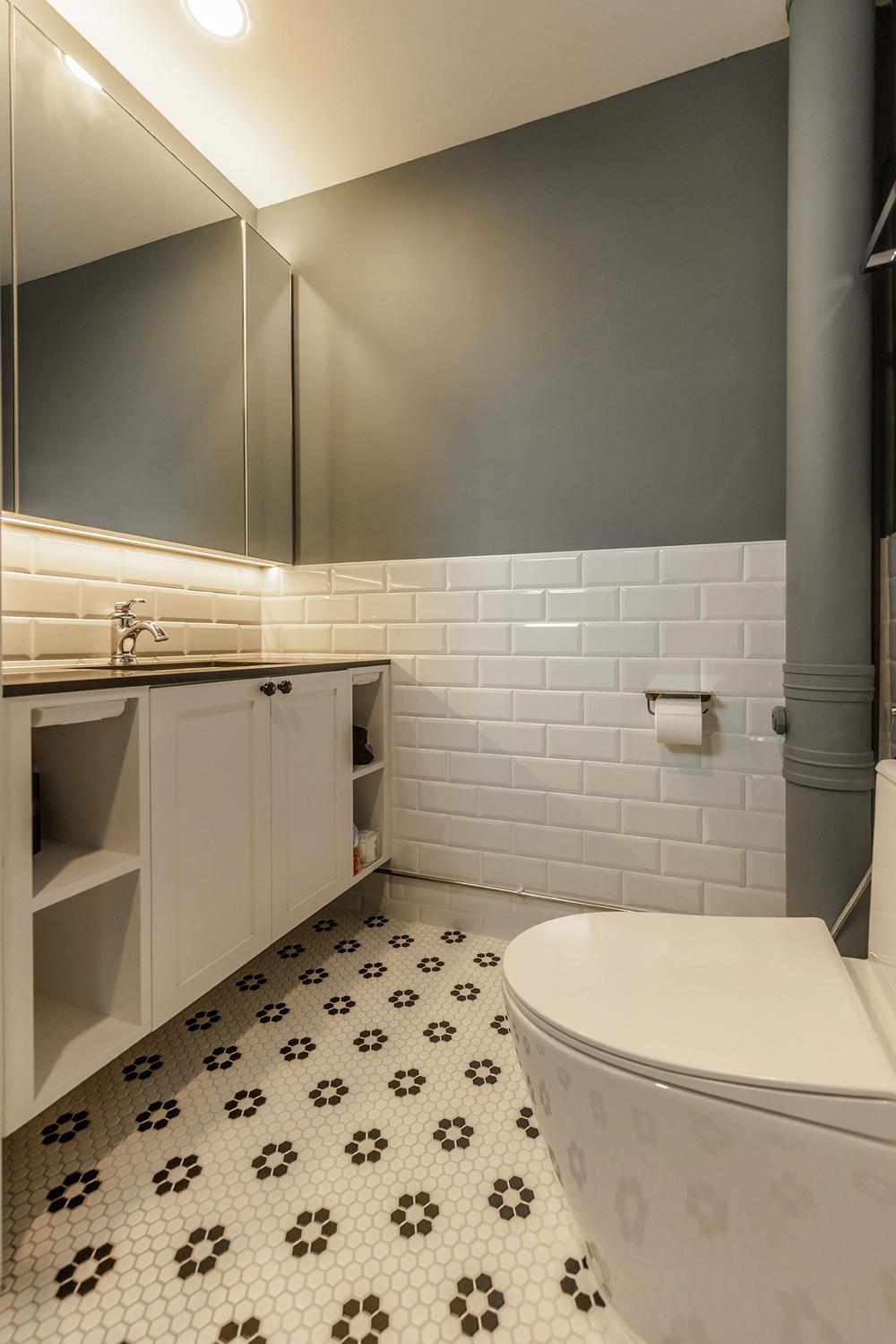 Transitional Bathroom with Countertop and Homogeneous Tiles