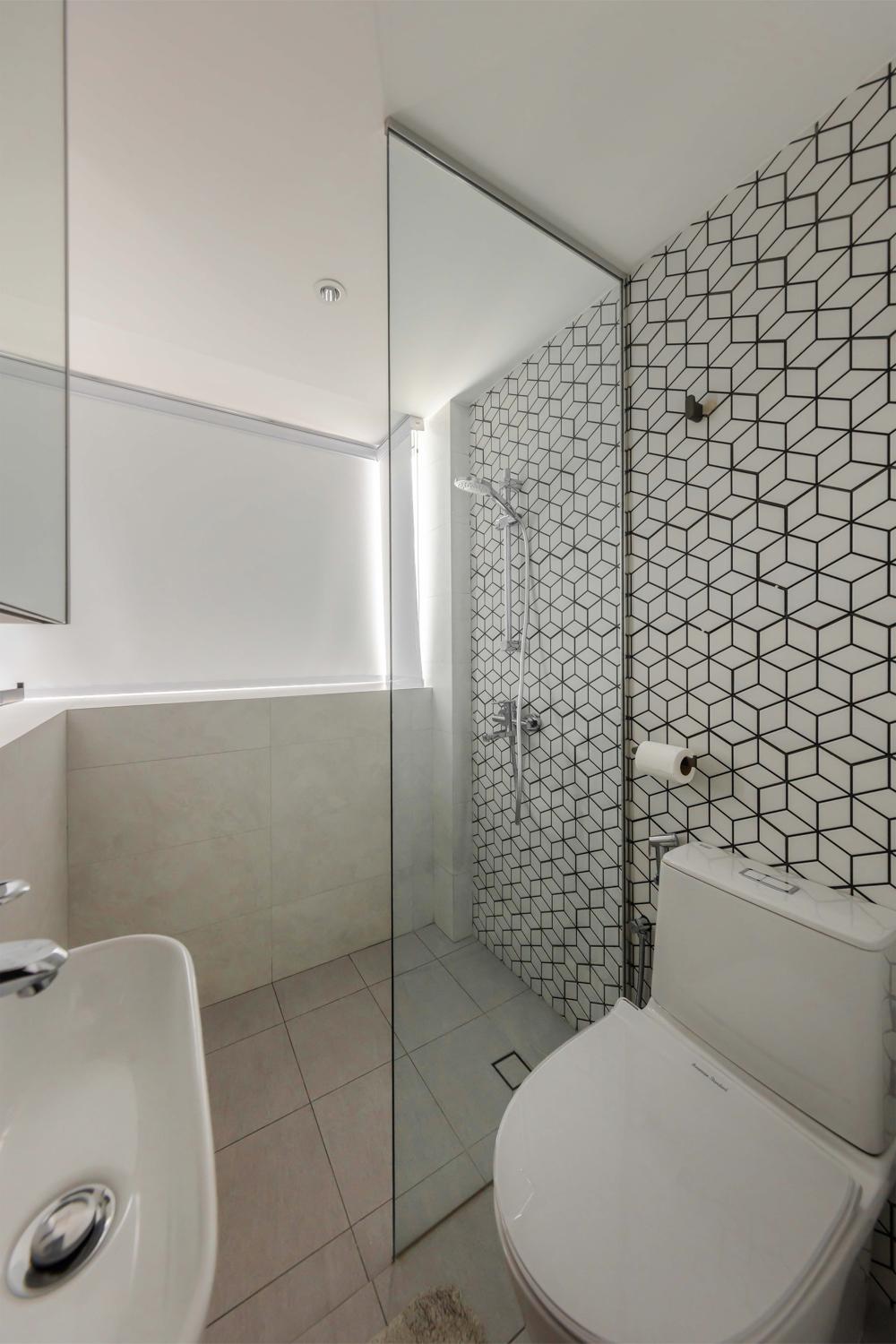 Contemporary Bathroom with Homogeneous Tiles and Shower Screen