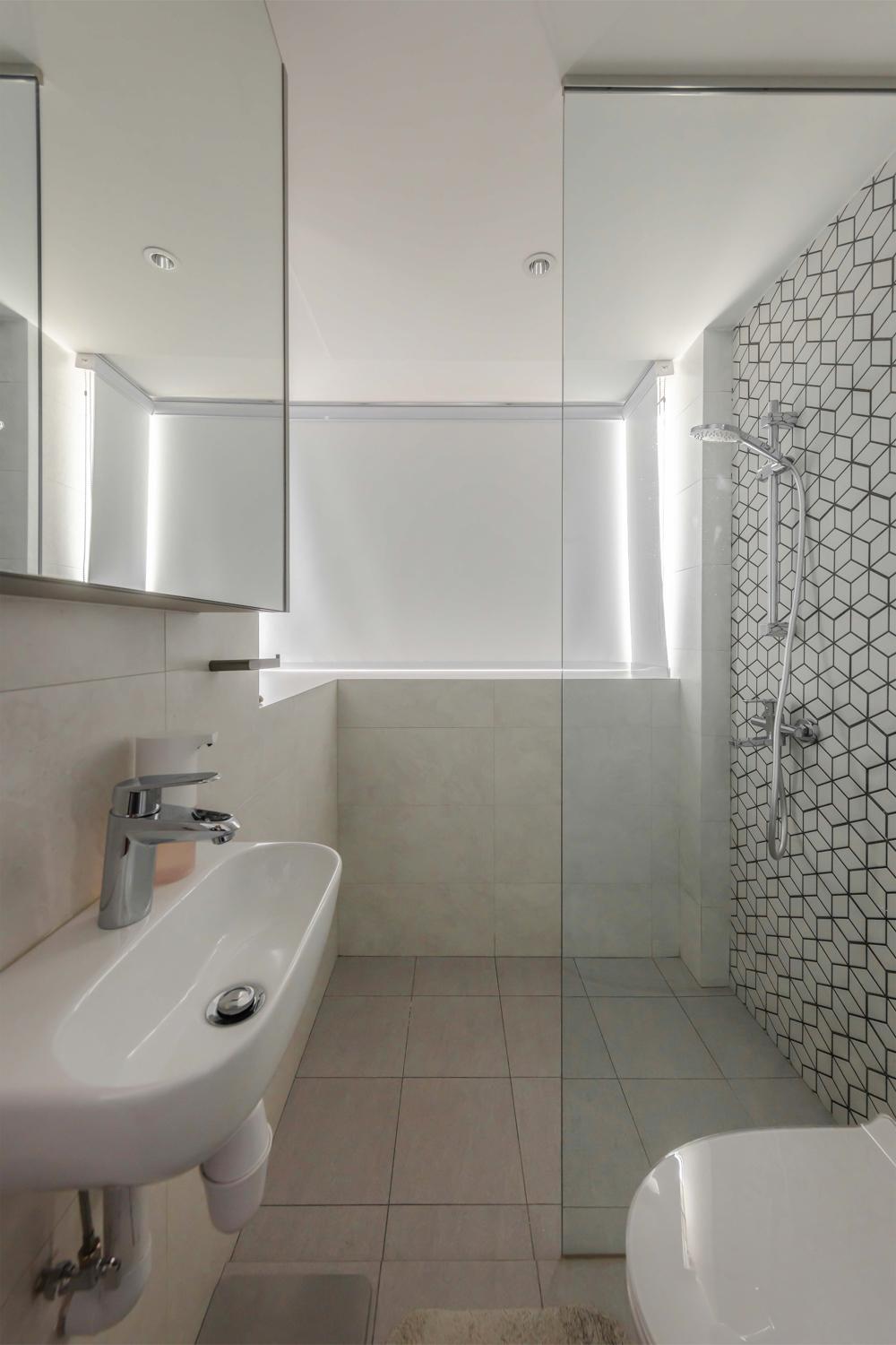 Contemporary Bathroom with Homogeneous Tiles and Mirror