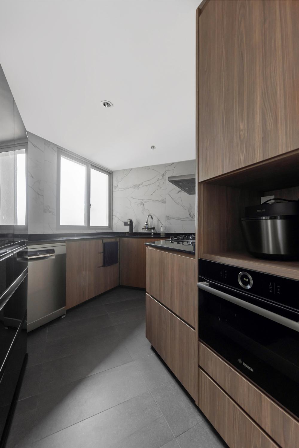 Contemporary Kitchen with Countertop and Homogeneous Tiles