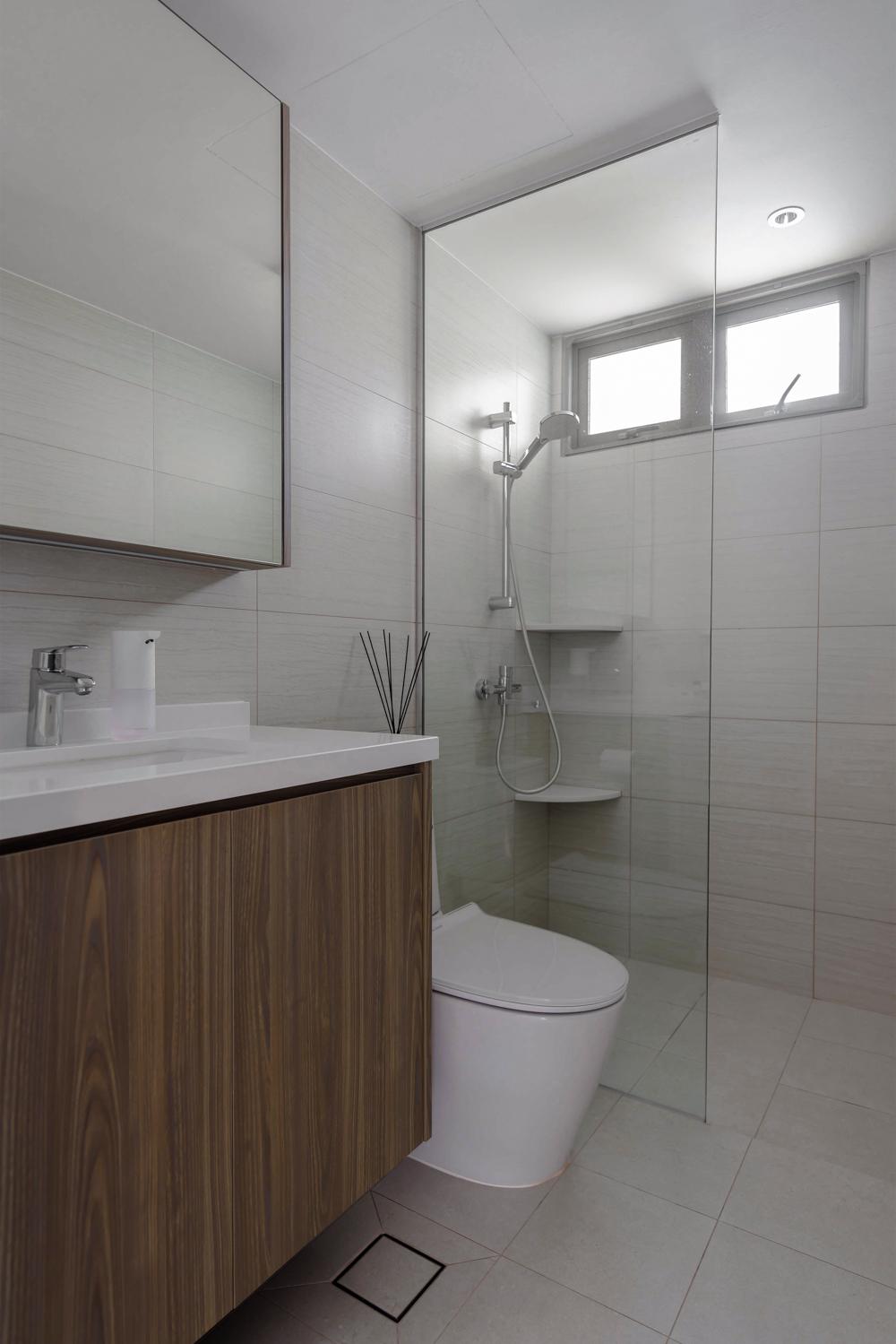 Contemporary Bathroom with Homogeneous Tiles and Mirror
