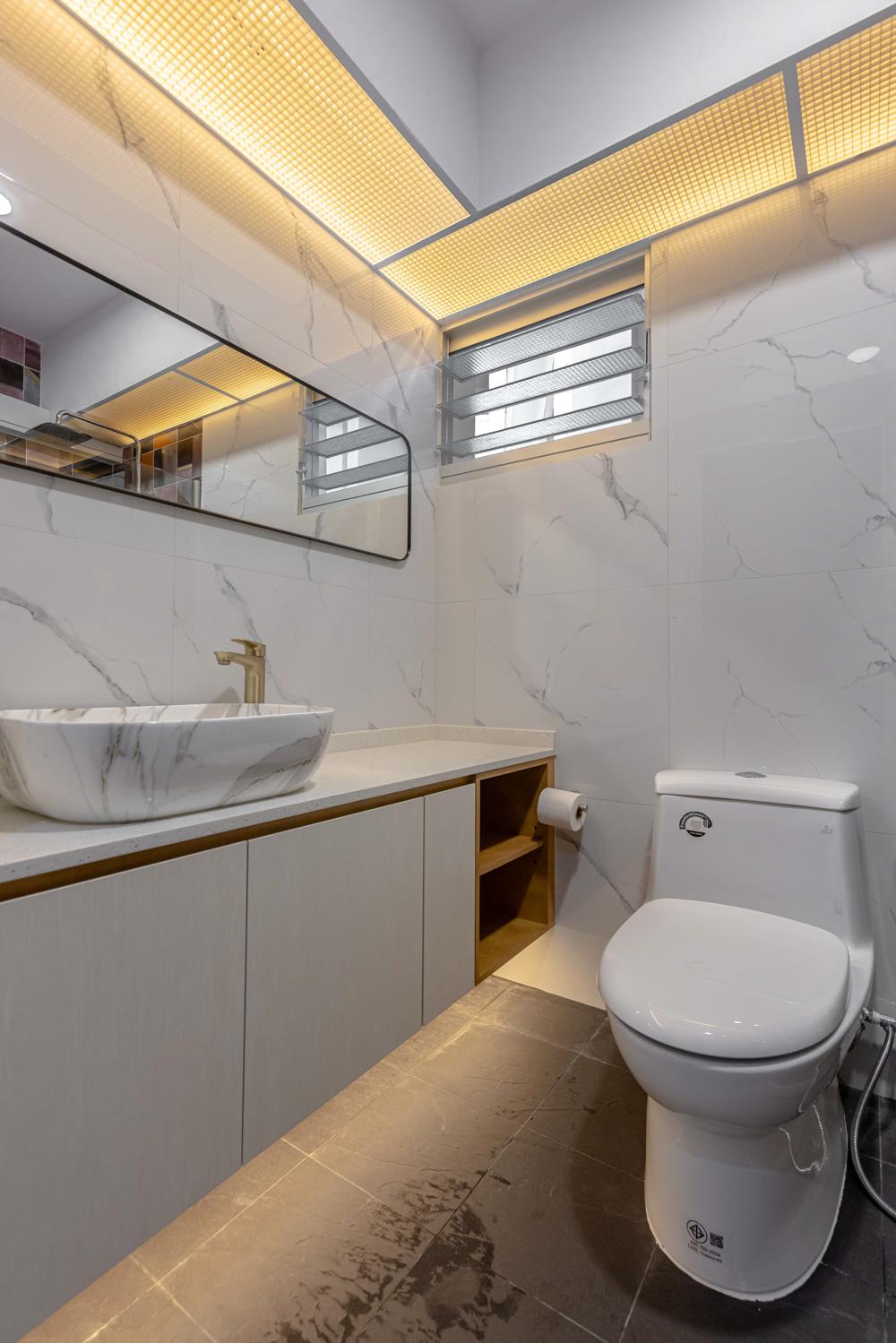 Modern Bathroom with Countertop and Homogeneous Tiles
